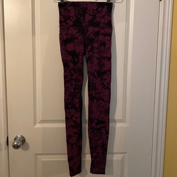 Lululemon purple black Shibori wunder under leggings - Picture 2 of 3
